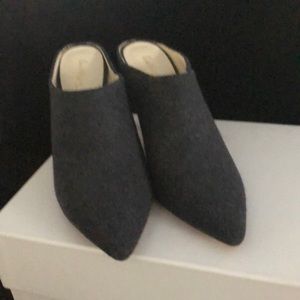 BETTYE MULLER - GRAY MULE- NEW YORK - 8M